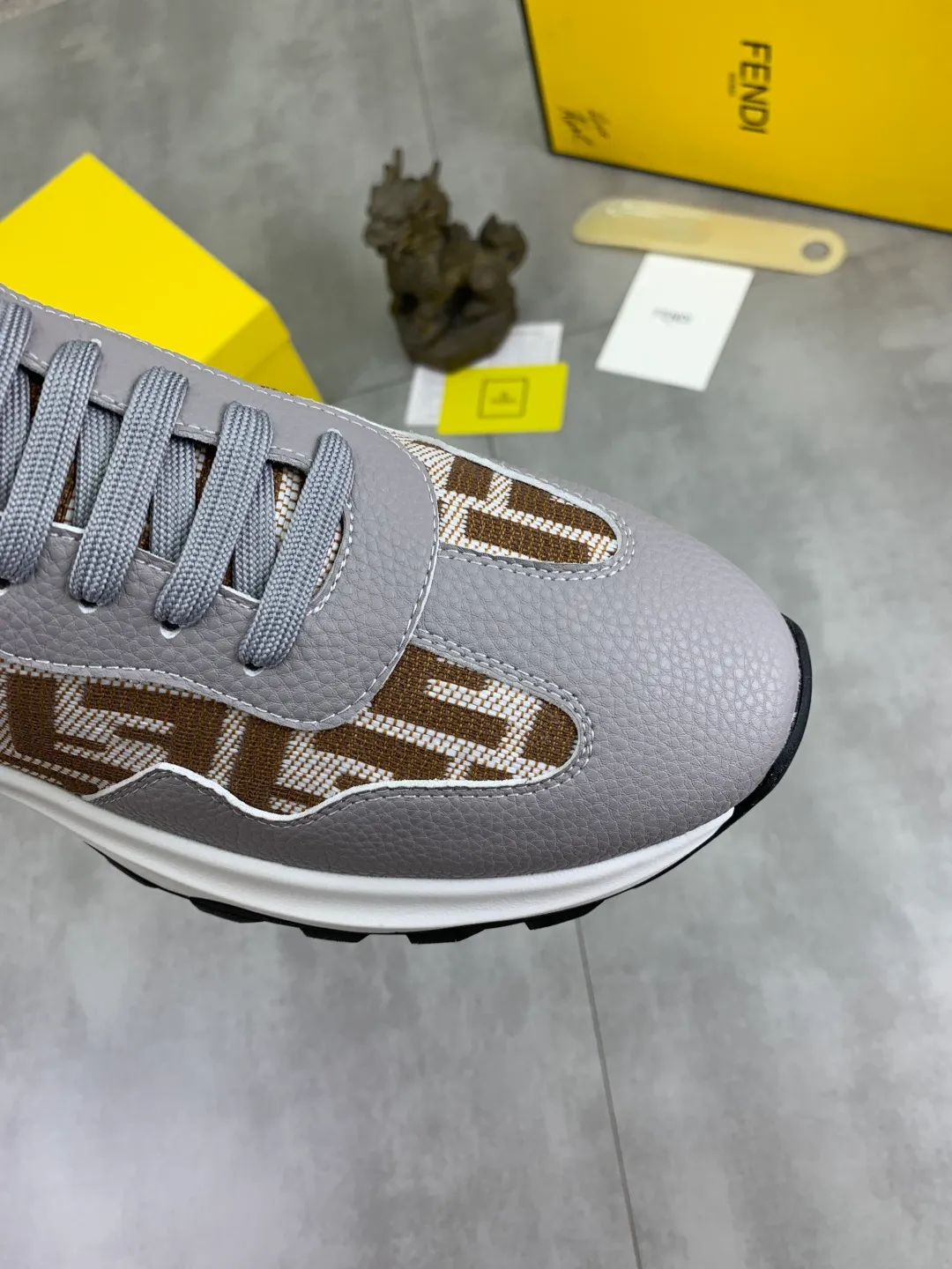 ​Men's shoes 💰P440 💰【New】Little monster 🆘 New FENDI 🕶️🕶️Simple routing effect, showing an elegant and cool driving shoe 🎬Using imported calfskin + first-layer pigskin lining🐂Excellent material🎬Detailed workmanship 🤗Comfortable foot feel➰➰. ​Pair it with any outfit to show your taste and temperament, low-key luxury ♻️Design ​simple and elegant ​noble and fashionable 🍃​Very loved and favored by trendy men 💓❤️Size: 38-44 (45 customized) 3️⃣ colors available